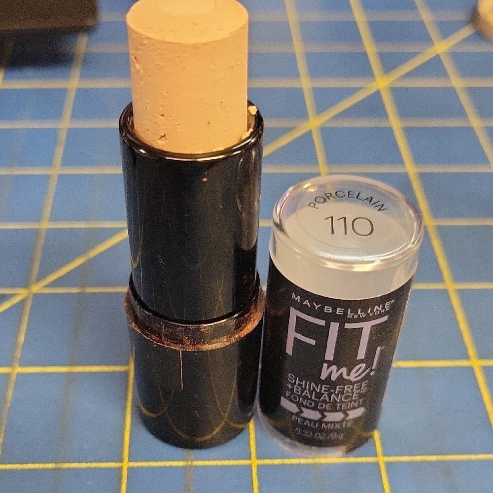 Maybelline Fit Me Shine-Free Balance Foundation Stick in the shade Porcelain 110